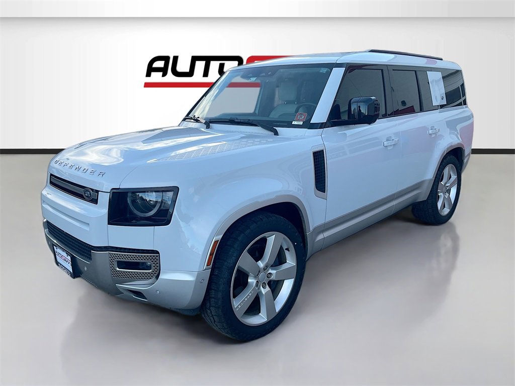 Used 2023 Land Rover Defender 130 SE image 3