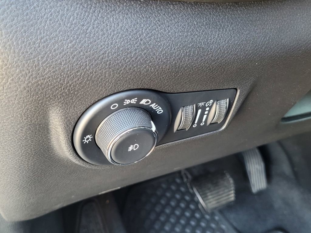 Used 2023 Jeep Compass Latitude w/ Sun and Sound Group AWD/4WD image 22