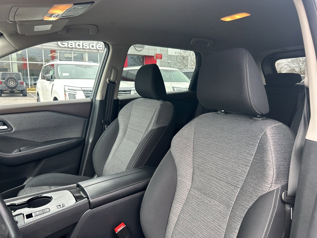 Used 2023 Nissan Rogue SV image 21