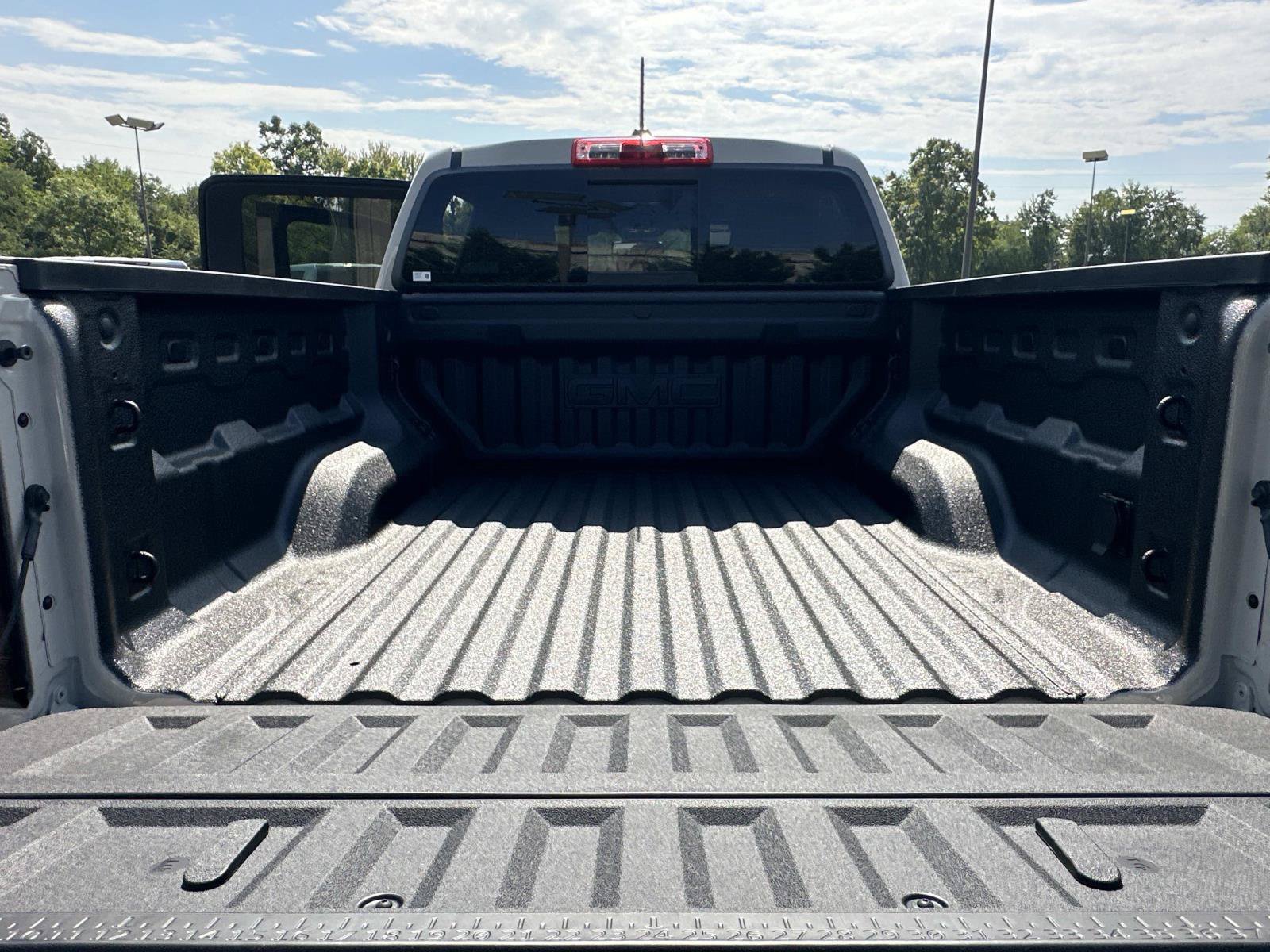 New 2026 GMC Canyon AT4 w/ Technology Plus Package AWD/4WD image 9