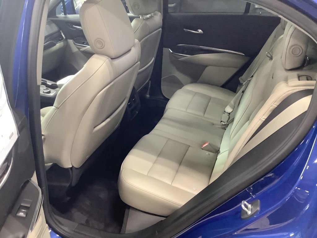 Used 2021 Cadillac XT4 Luxury w/ Cold Weather Package AWD/4WD image 13