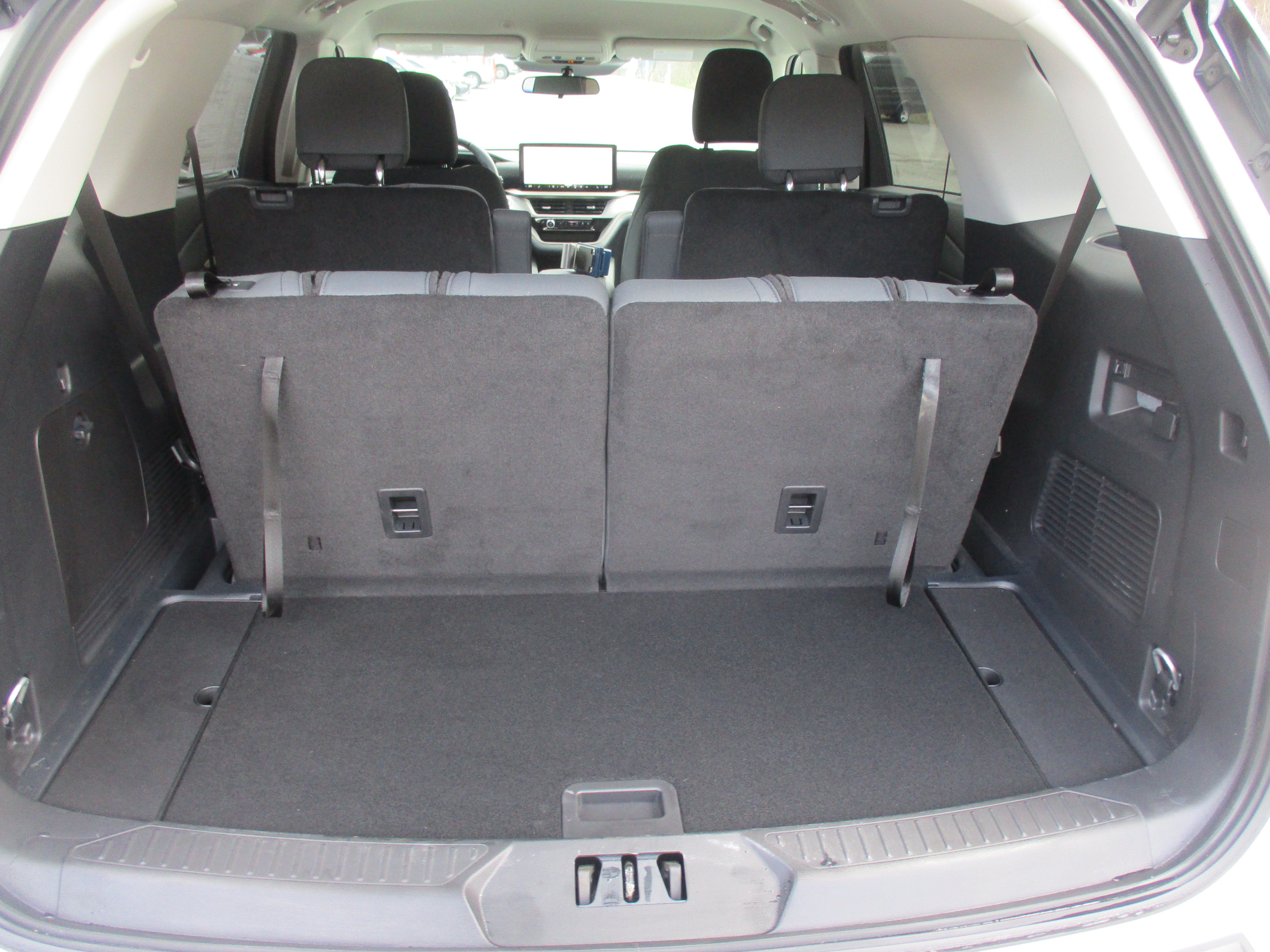 Used 2025 Ford Explorer Active AWD/4WD image 11
