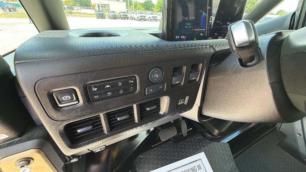 Used 2024 Chevrolet Brightdrop 600 w/ Commercial Equipment Package AWD/4WD image 19