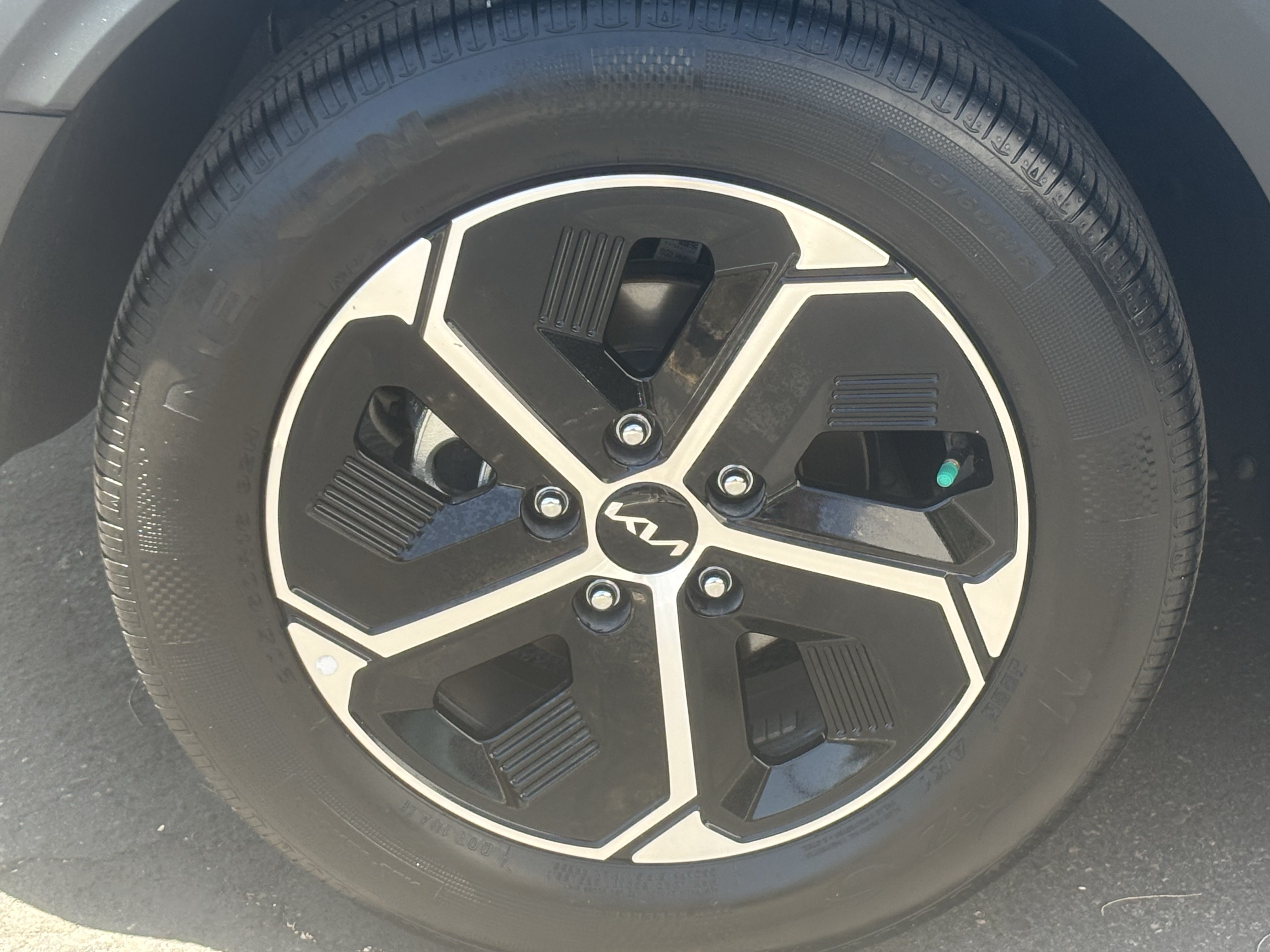Certified 2025 Kia Niro EX FWD image 7