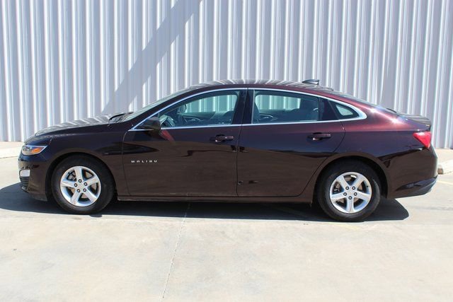 Used 2021 Chevrolet Malibu LS image 2