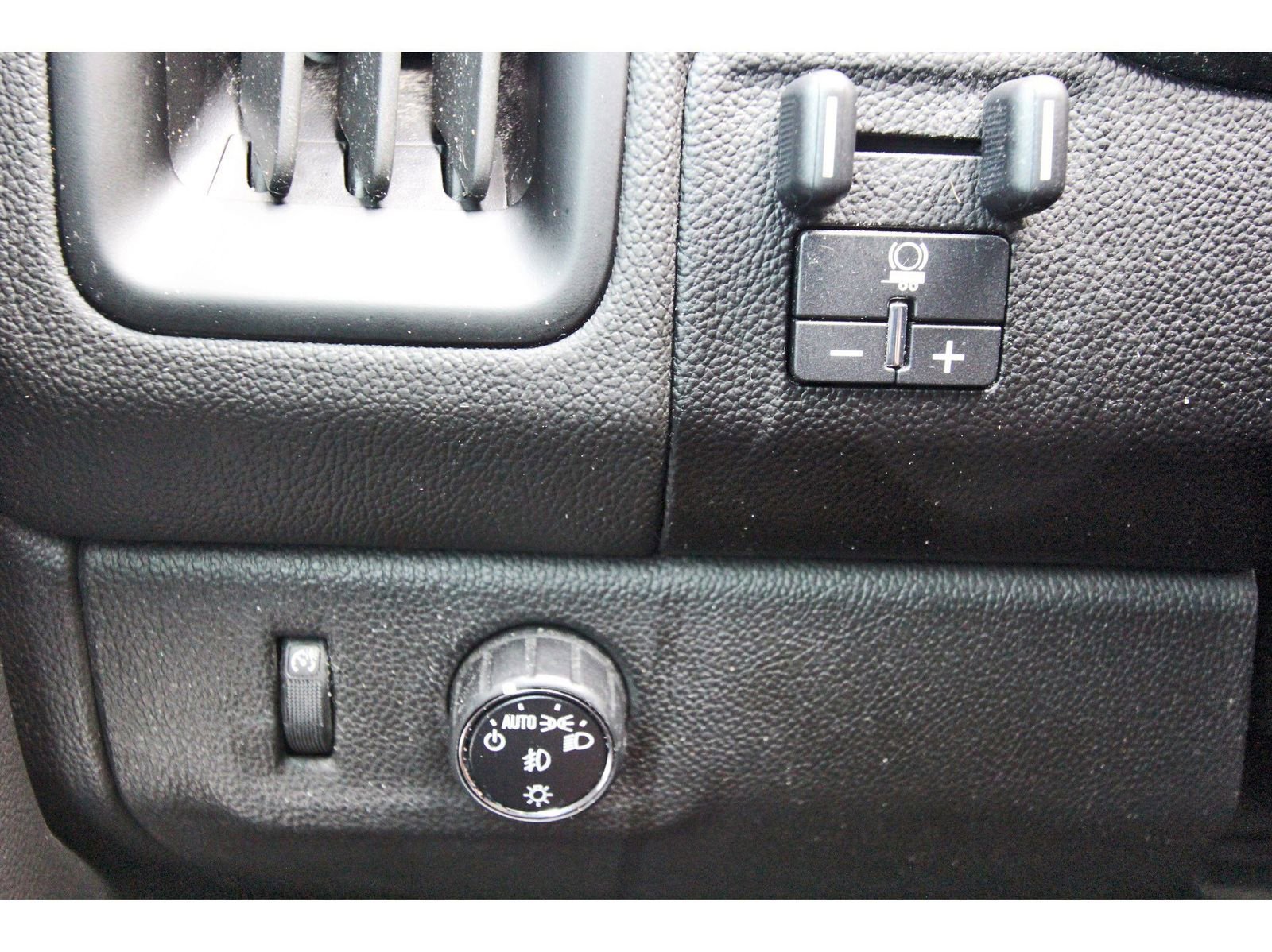 Used 2017 Chevrolet Colorado LT w/ Midnight Edition RWD image 23