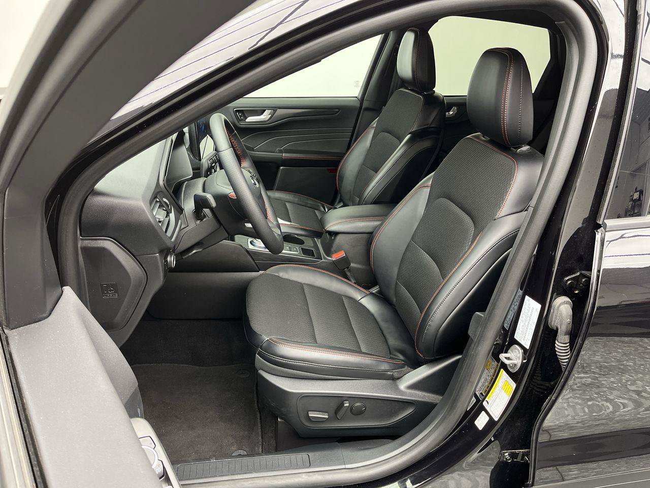 Certified 2025 Ford Escape ST-Line w/ Tech Pack #1 AWD/4WD image 9