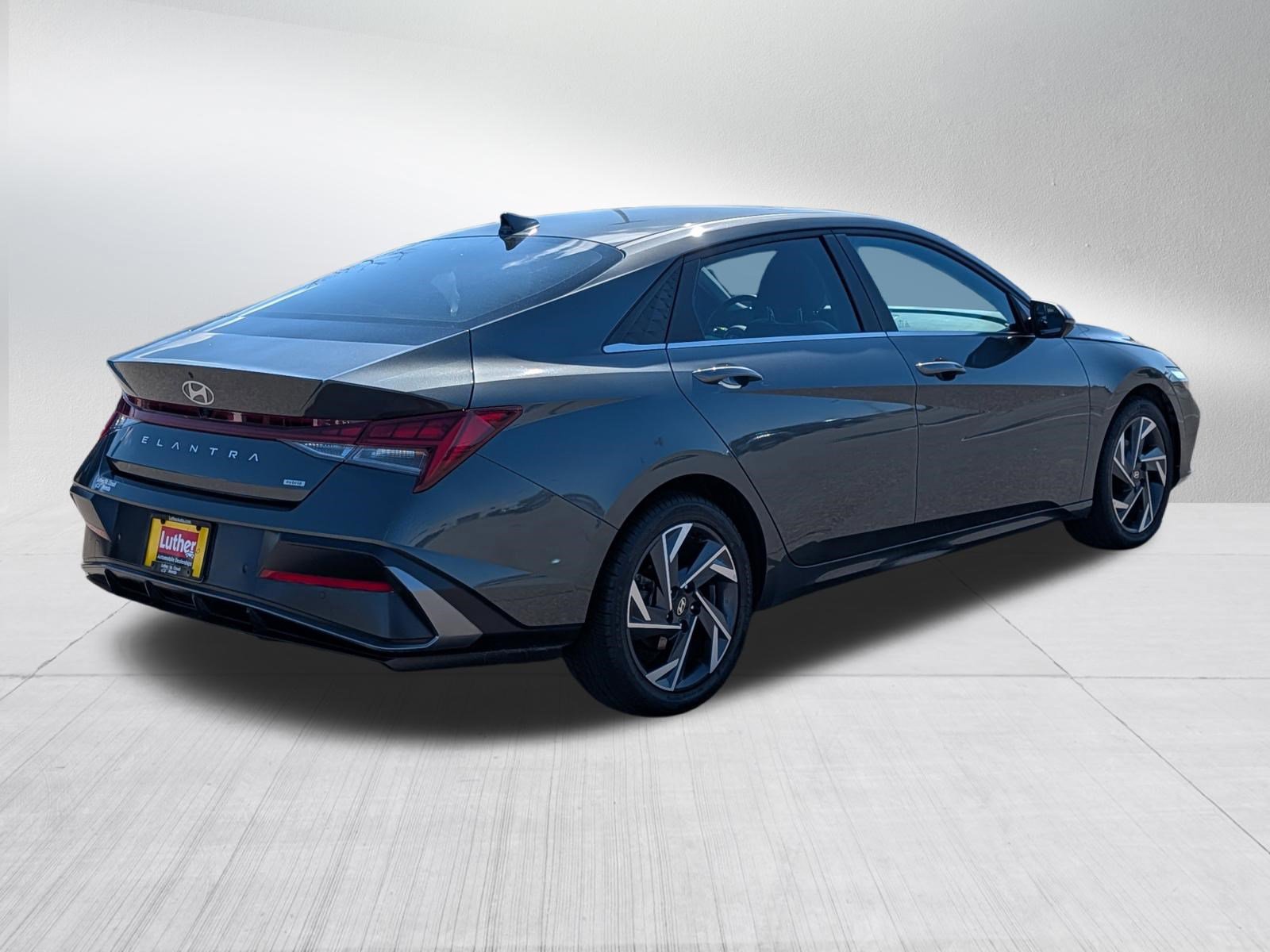 Used 2024 Hyundai Elantra Limited image 7