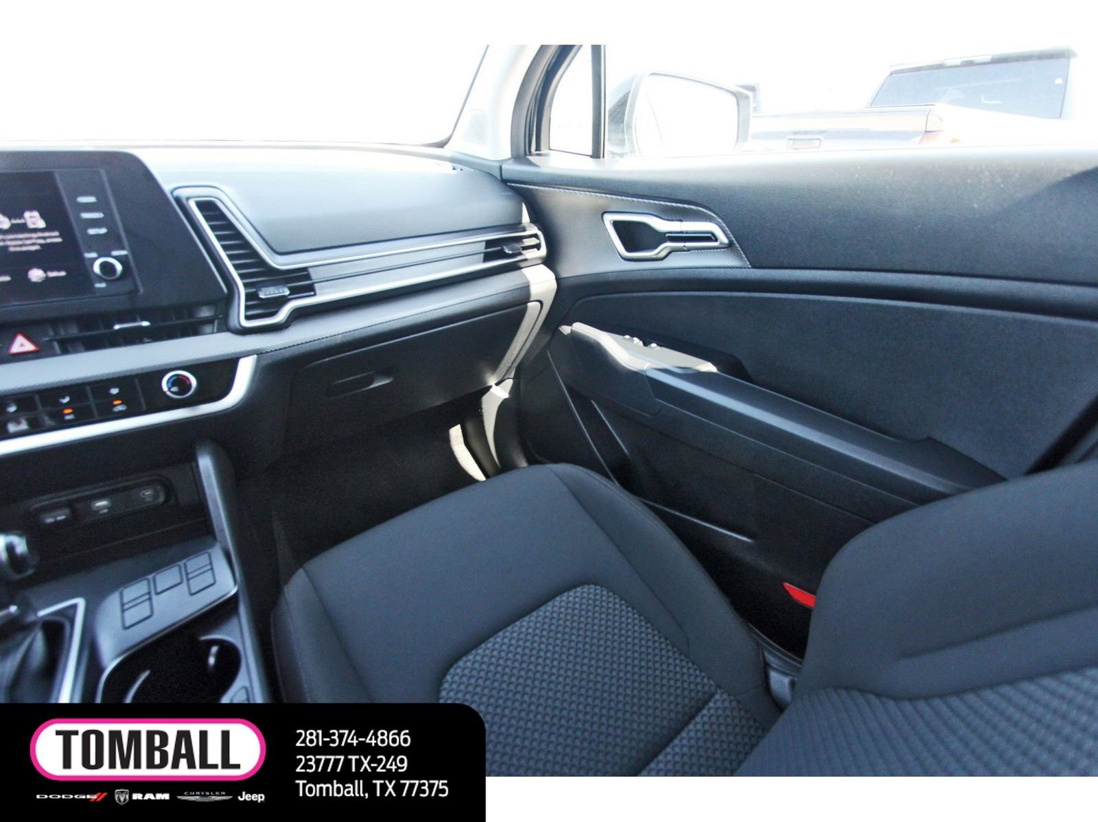 Used 2024 Kia Sportage LX image 11