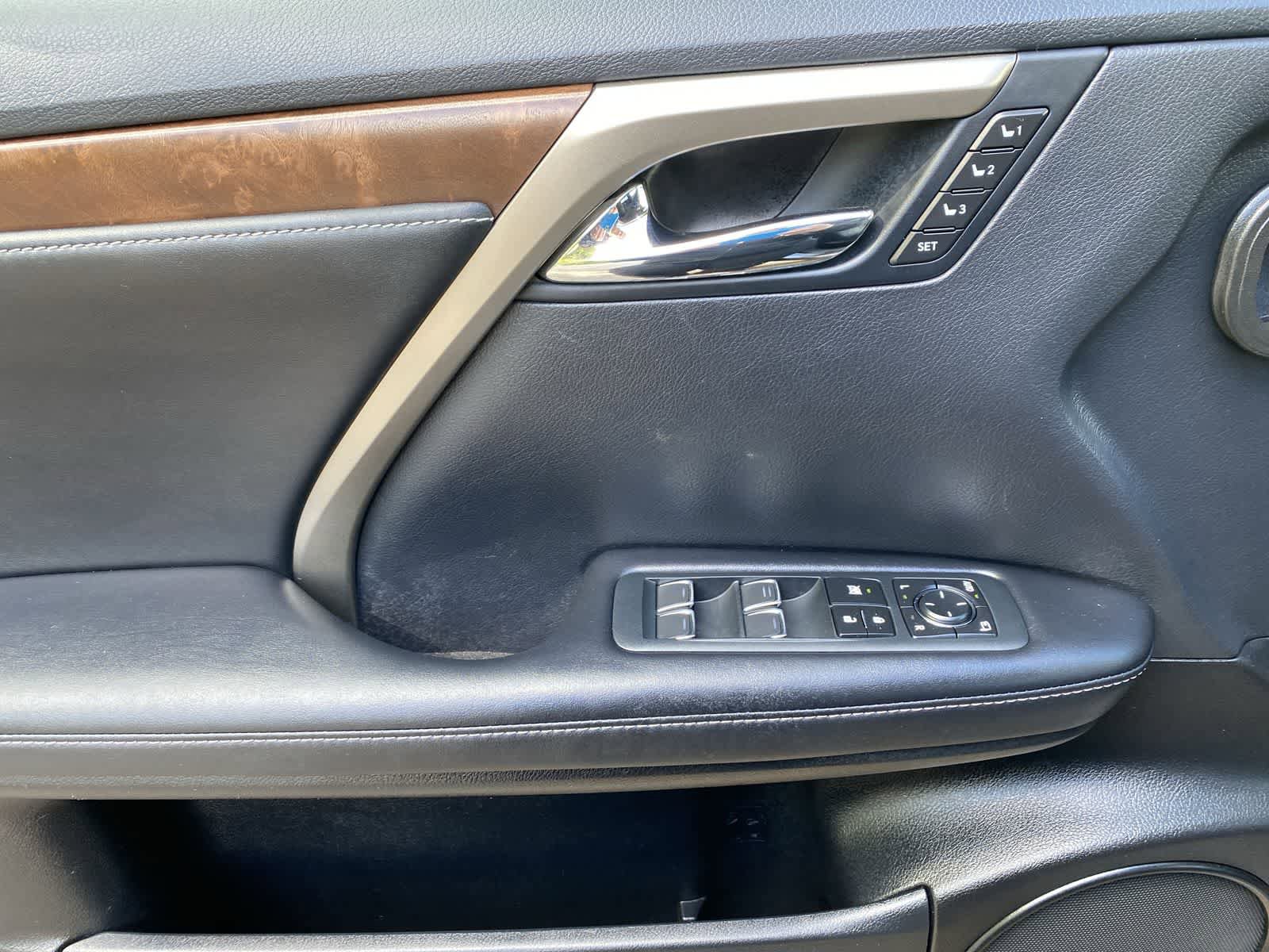 Used 2021 Lexus RX 350L Premium w/ Premium Package AWD/4WD image 17