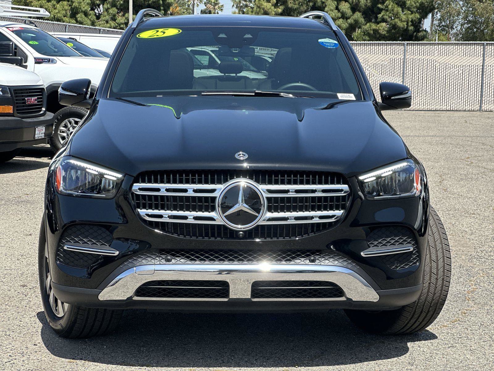 Used 2025 Mercedes-Benz GLE 450e 4MATIC w/ Driver Assistance Package image 2
