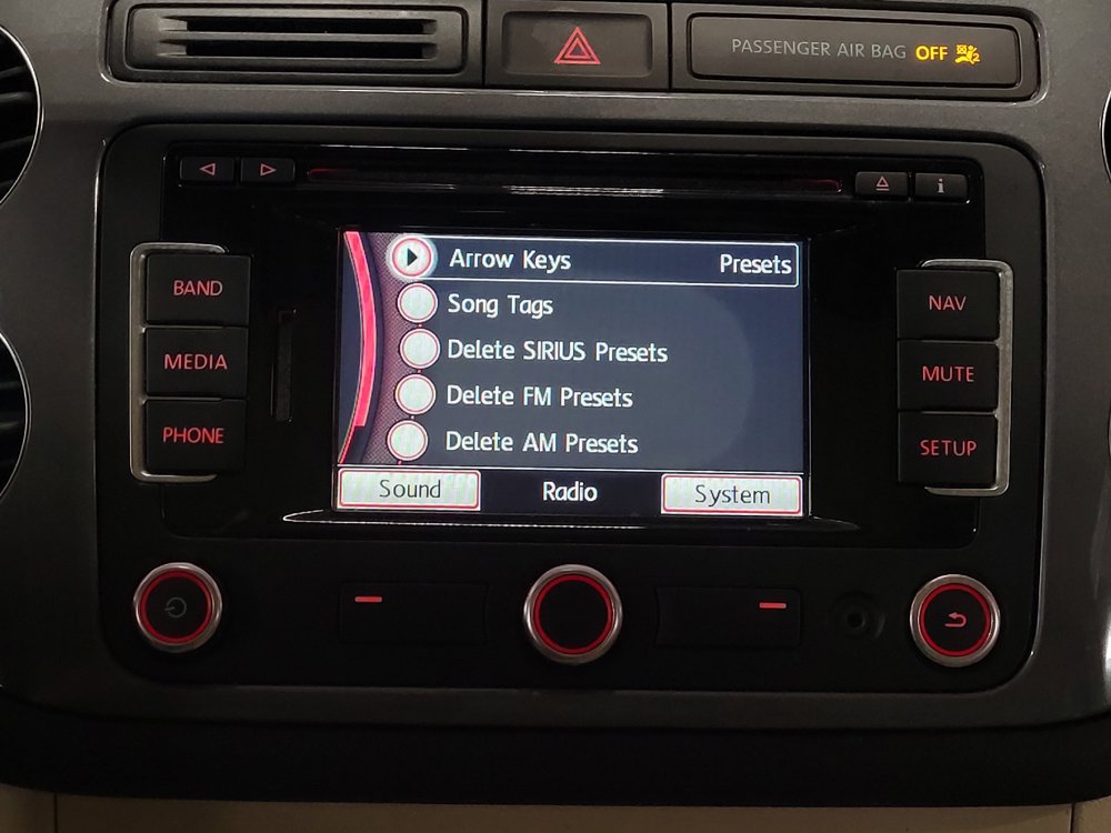 Used 2014 Volkswagen Tiguan SEL FWD image 25