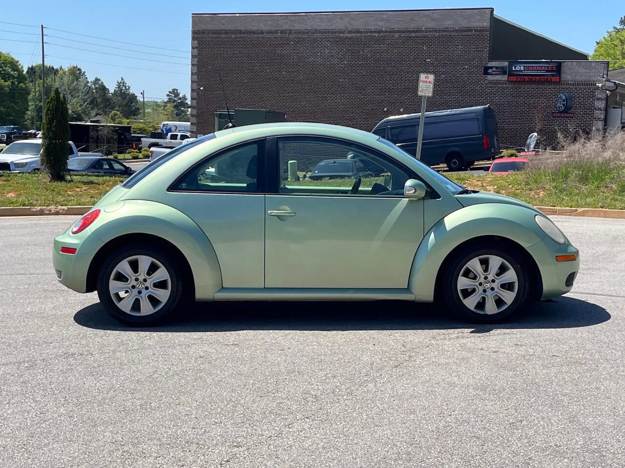 Used 2008 Volkswagen Beetle S FWD image 4