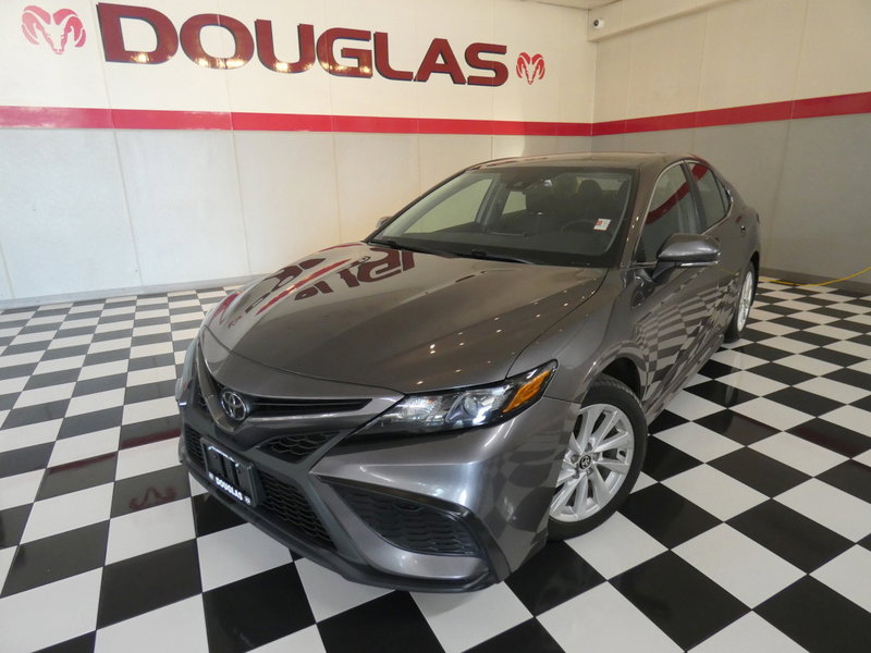 Used 2024 Toyota Camry SE image 1