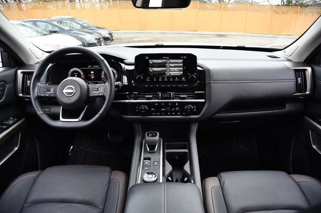 Certified 2025 Nissan Pathfinder Platinum image 8