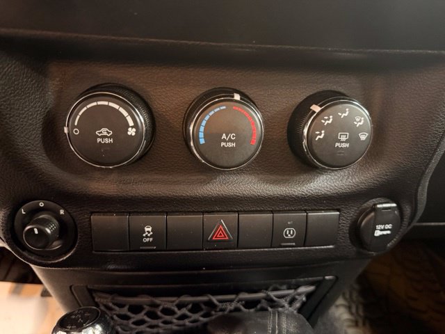 Used 2017 Jeep Wrangler Unlimited Sahara w/ Max Tow Package AWD/4WD image 14