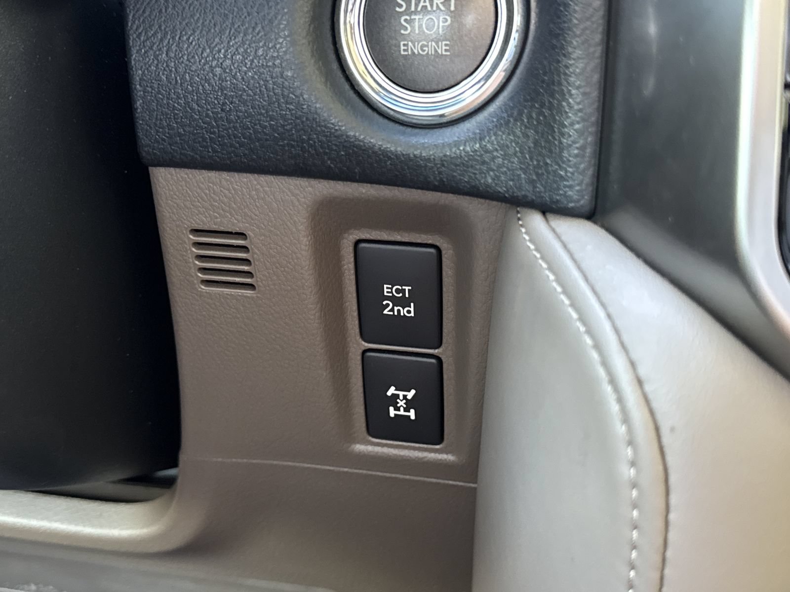 Used 2023 Lexus GX 460 Premium w/ Accessory Package AWD/4WD image 28