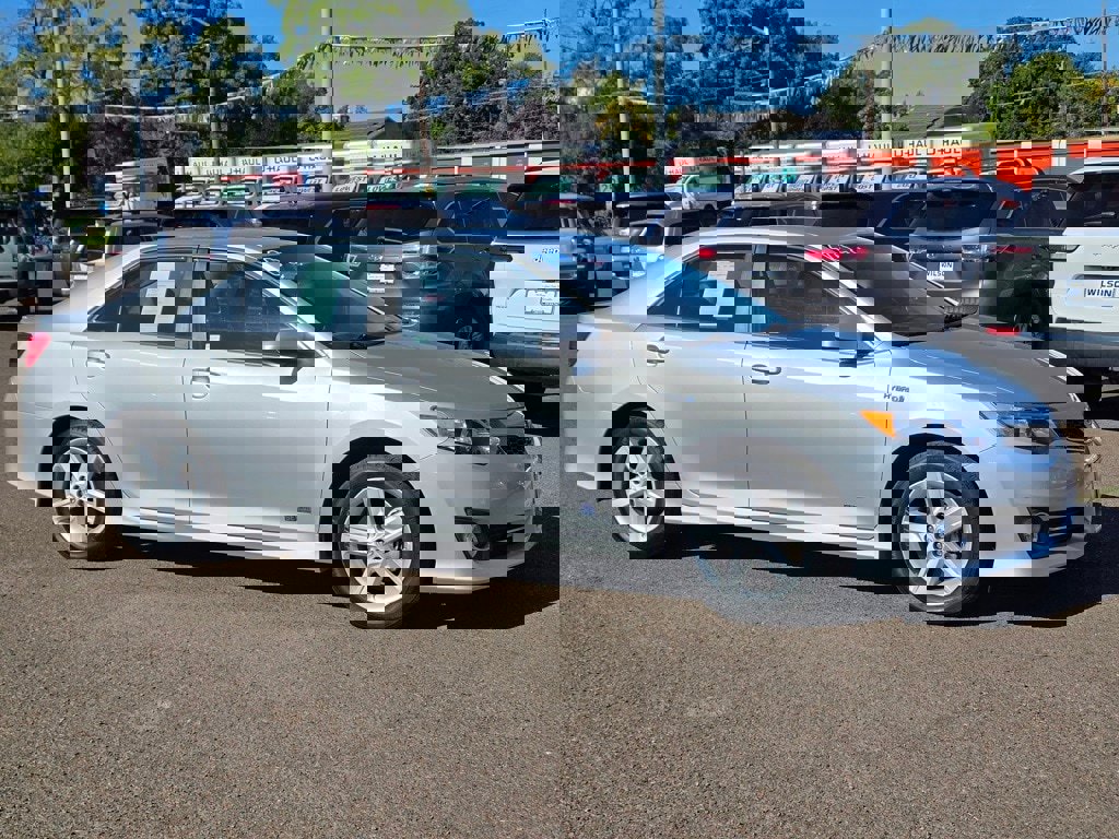Used 2014 Toyota Camry SE image 2