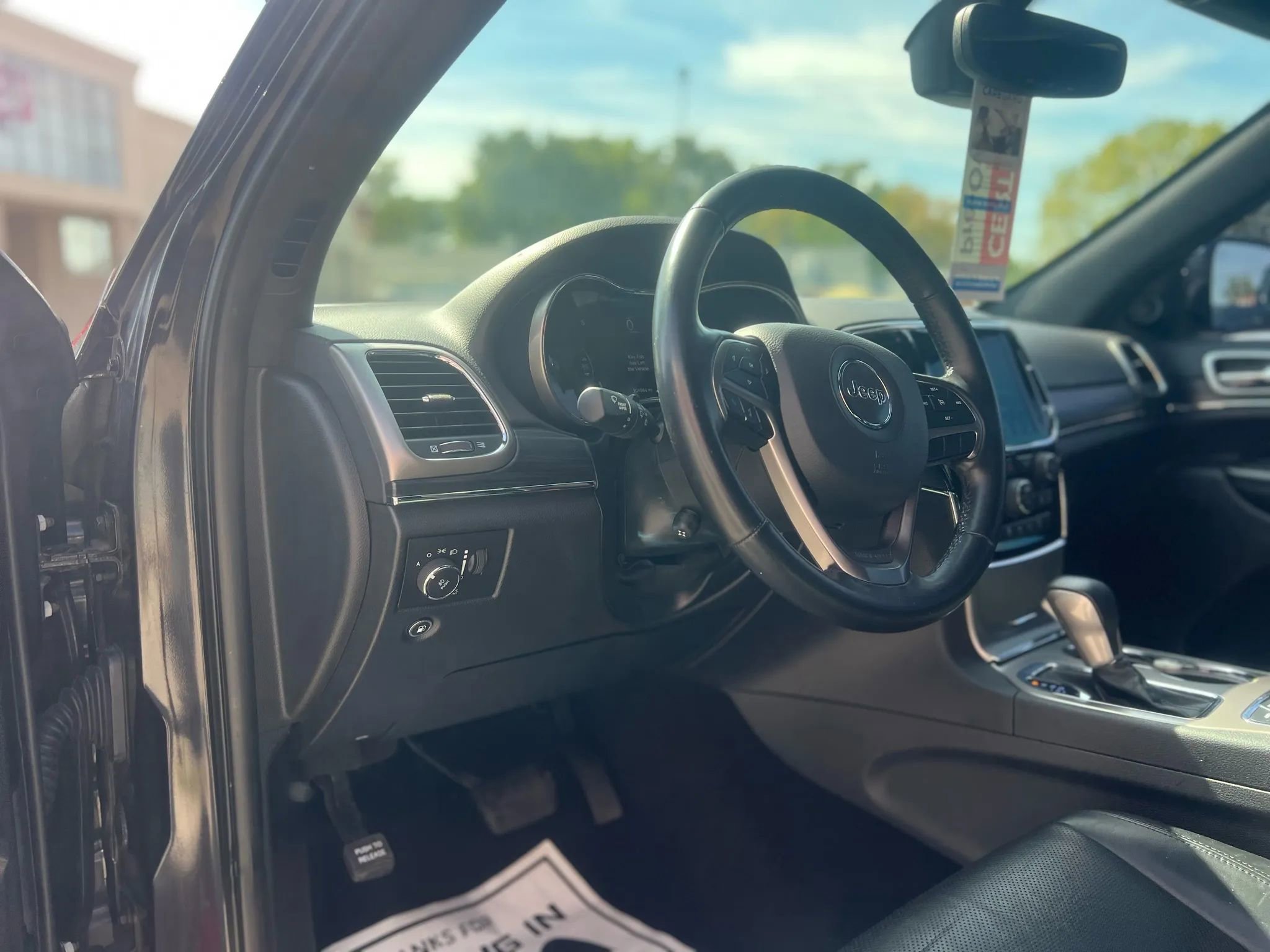 Used 2019 Jeep Grand Cherokee Limited w/ Luxury Group II image 9