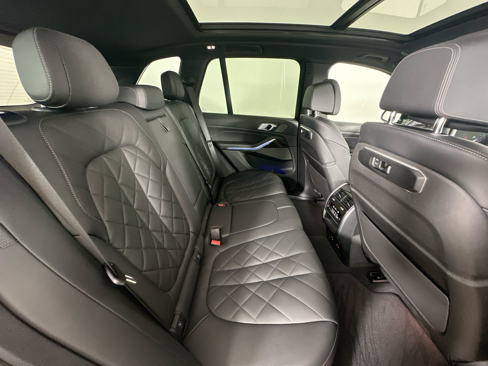 Used 2024 BMW X5 M60i w/ Climate Comfort Package AWD/4WD image 44
