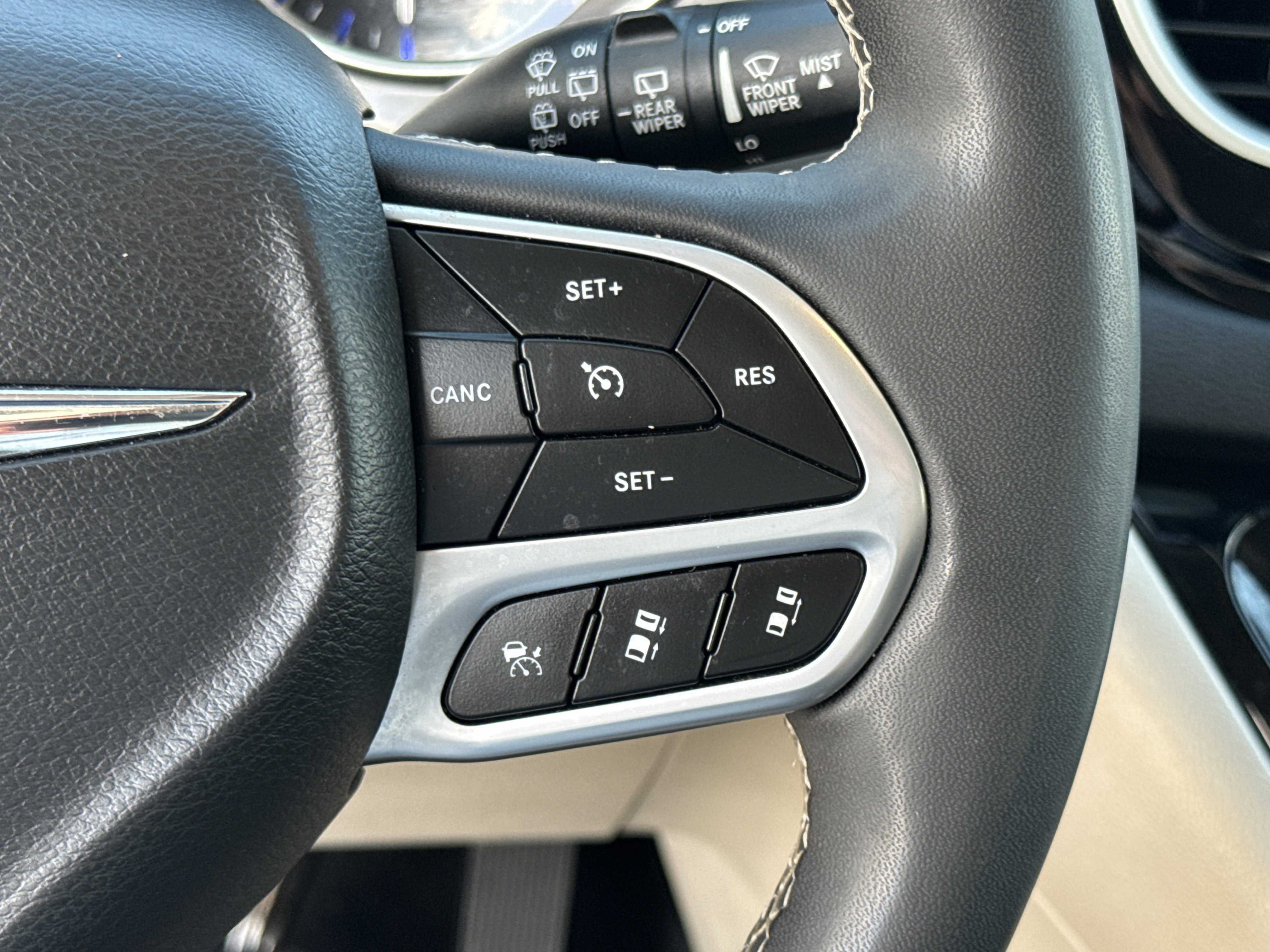 Used 2024 Chrysler Pacifica Touring-L image 26