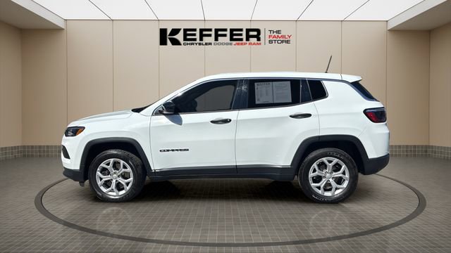 Used 2024 Jeep Compass Sport image 2