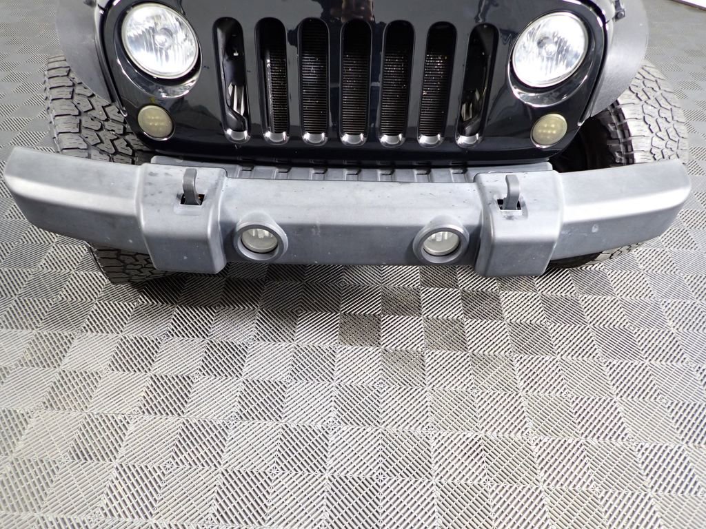 Used 2017 Jeep Wrangler Unlimited Sport w/ Mopar Black Appearance Group AWD/4WD image 9