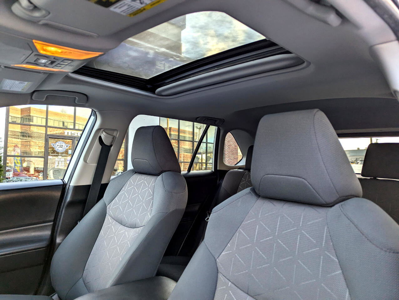 Used 2019 Toyota RAV4 XLE w/ Convenience Package image 30