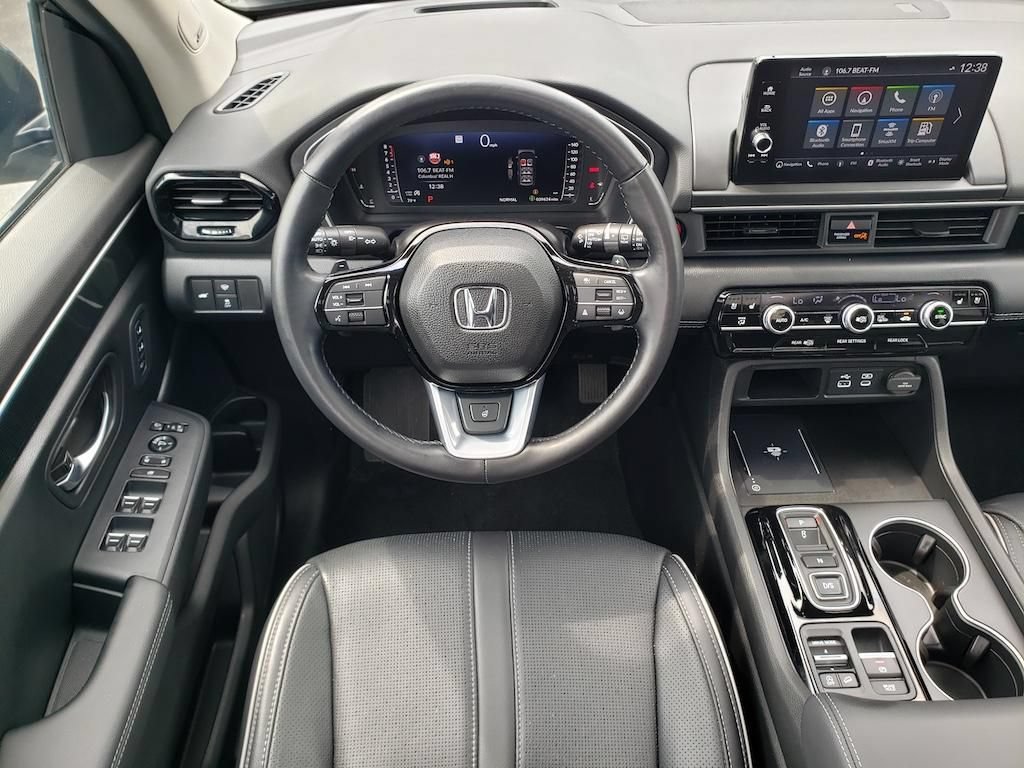Used 2025 Honda Pilot Elite image 13