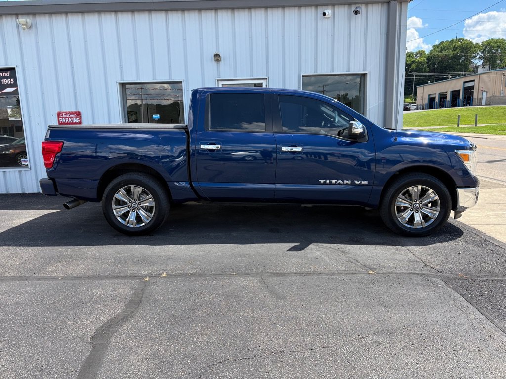 Used 2018 Nissan Titan SV w/ SV Convenience Package RWD image 2