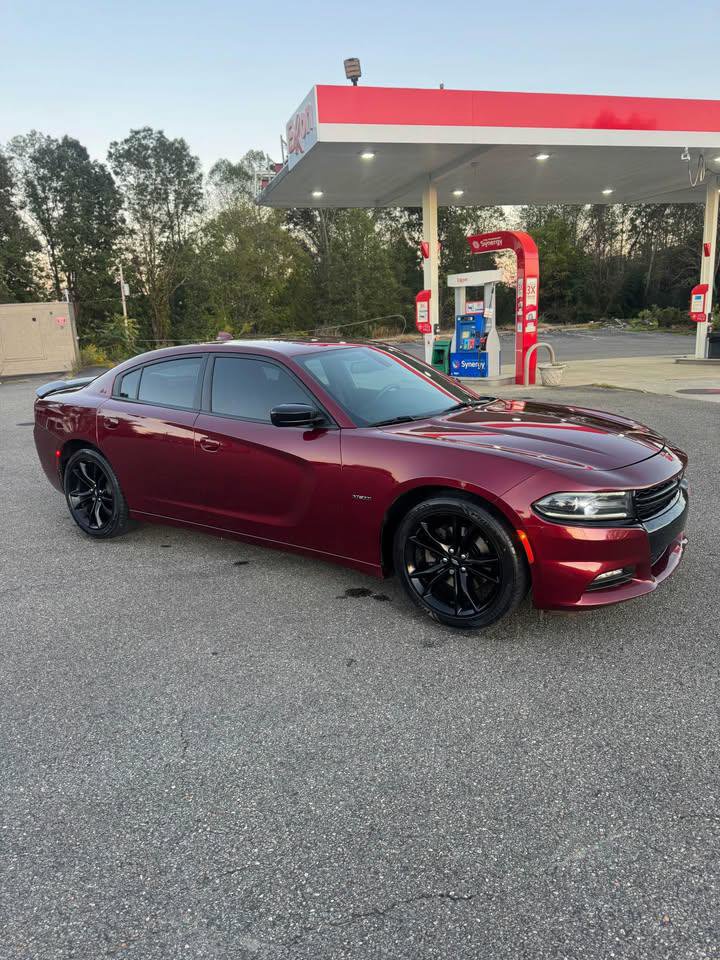 Used 2018 Dodge Charger R/T w/ Blacktop Package image 3