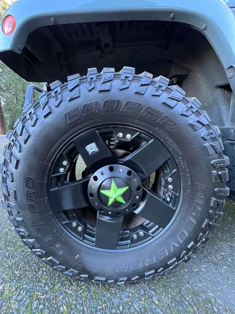 Used 2014 Jeep Wrangler Unlimited Sahara w/ Max Tow Package image 18