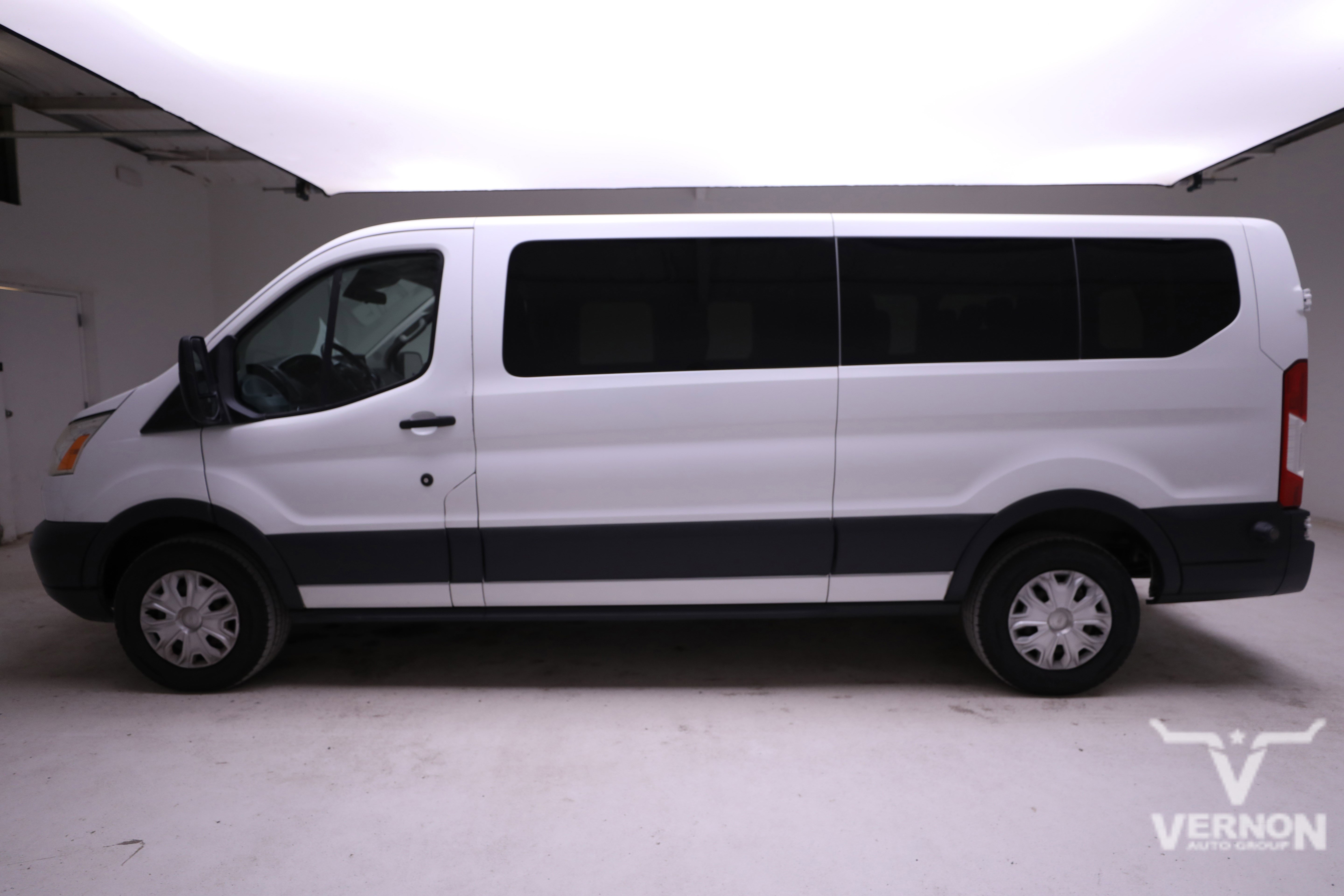 Used 2016 Ford Transit 350 XLT image 2