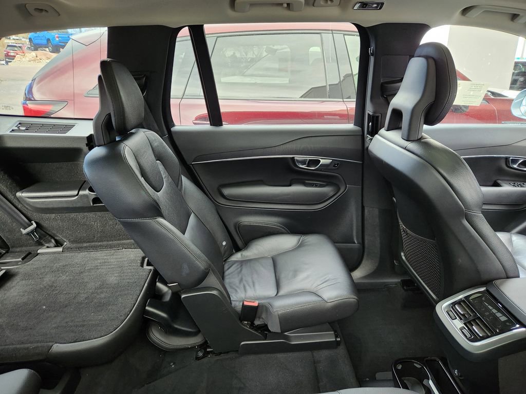 Used 2020 Volvo XC90 T6 Momentum w/ Protection Package Premier image 10