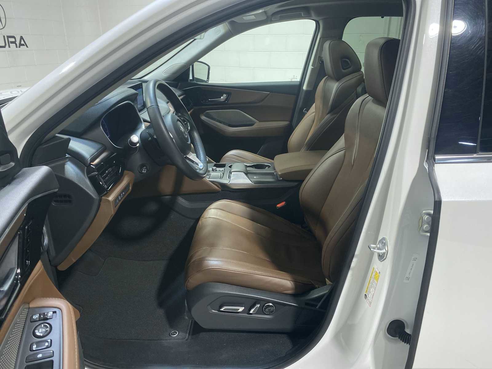 Certified 2023 Acura MDX SH-AWD w/ Technology Package image 2