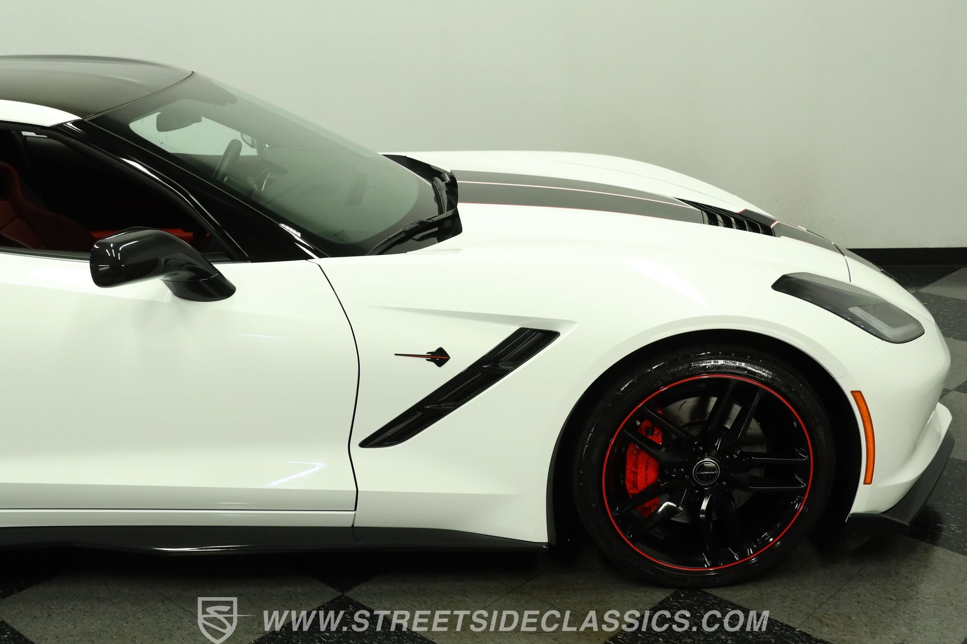 Used 2015 Chevrolet Corvette Stingray Coupe w/ Pacific Design Package RWD image 29