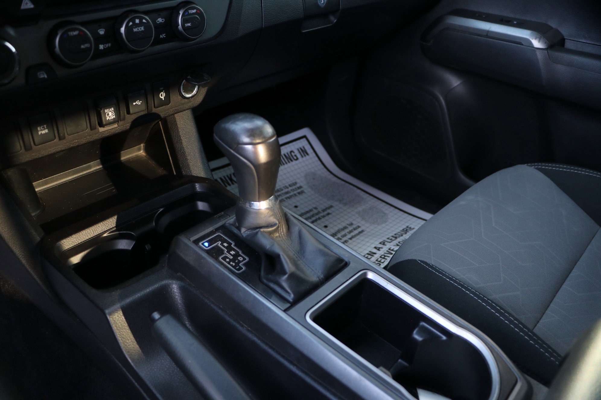 Used 2022 Toyota Tacoma TRD Off-Road image 24