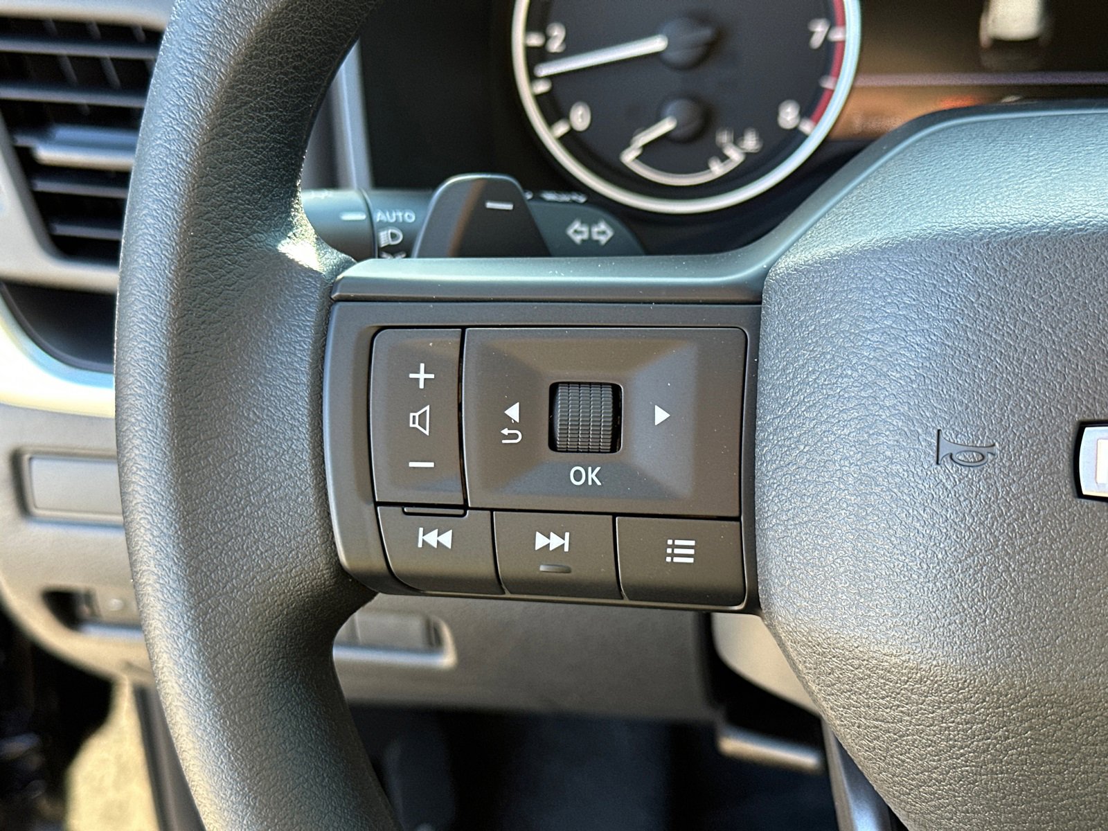 New 2026 Nissan Rogue S image 25