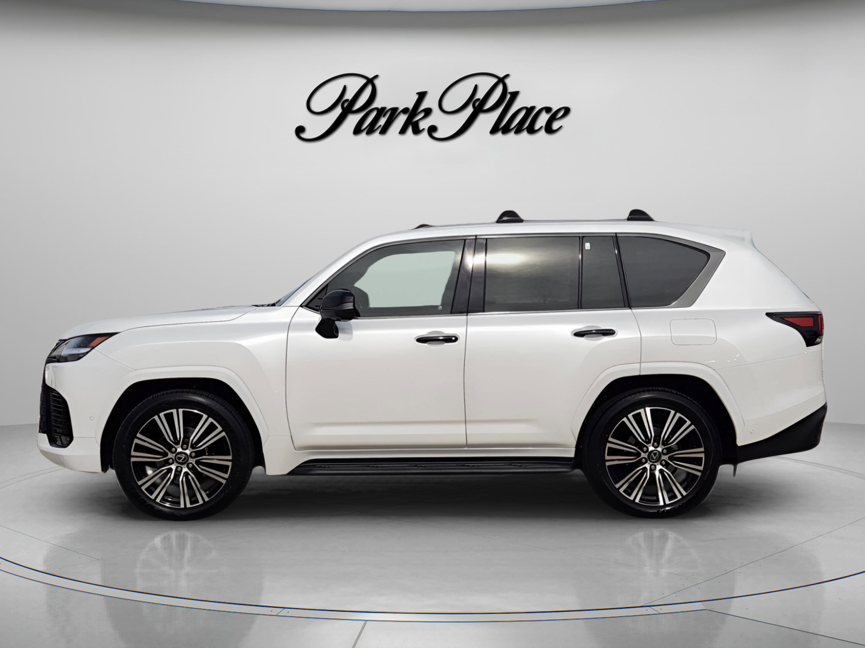 Certified 2025 Lexus LX 700h Luxury image 2