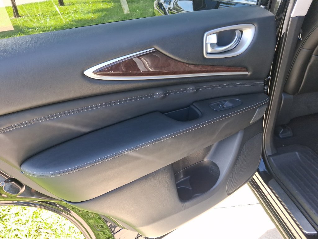 Used 2020 INFINITI QX60 Luxe w/ Sensory Package FWD image 11