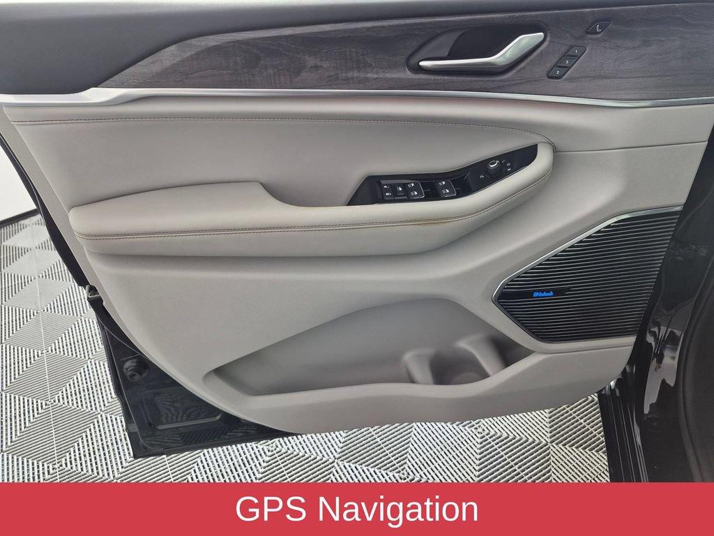 Certified 2021 Jeep Grand Cherokee L Overland w/ Luxury Tech Group IV AWD/4WD image 11