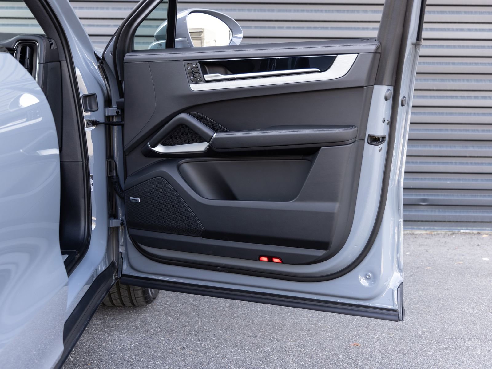 Certified 2025 Porsche Cayenne image 30