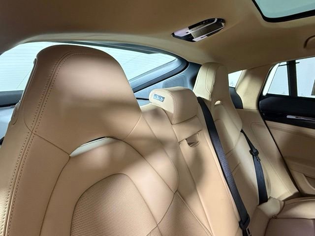 Used 2021 Porsche Panamera RWD image 34