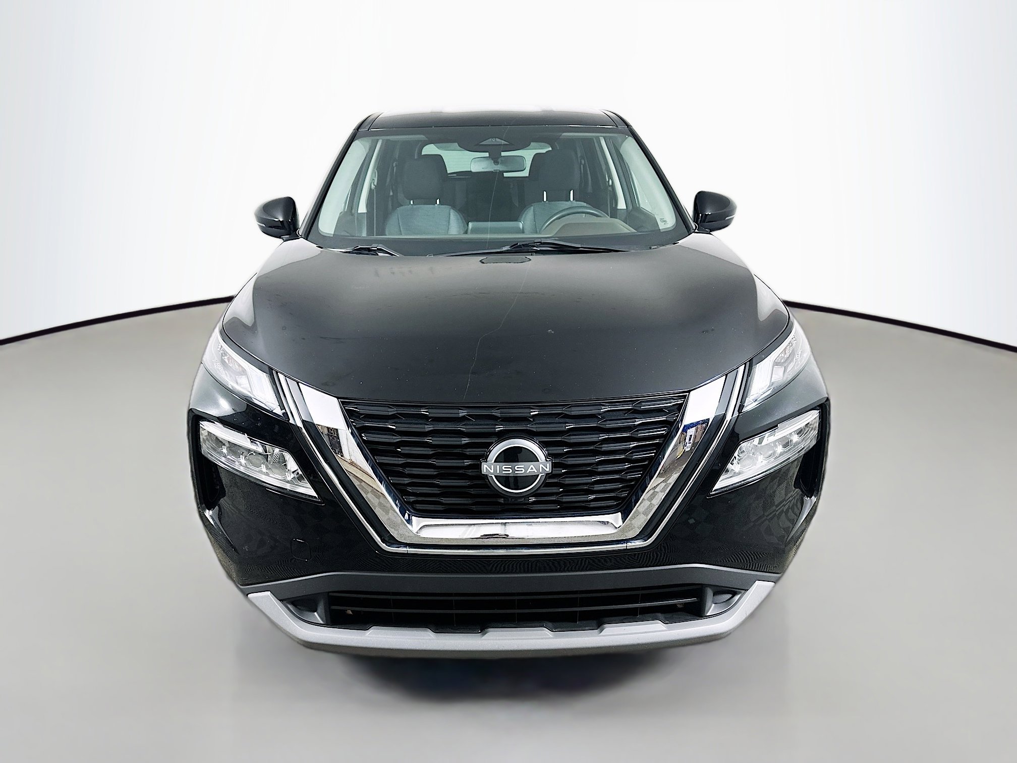 Used 2023 Nissan Rogue SV image 2