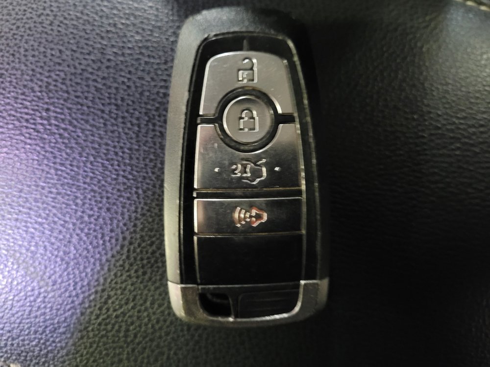 Used 2017 Ford Fusion SE w/ Fusion SE Technology Package FWD image 32