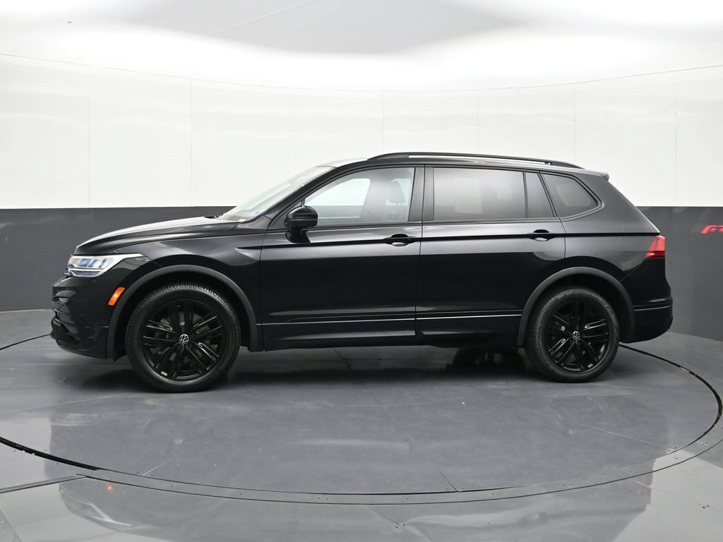 Used 2022 Volkswagen Tiguan SE R-Line FWD image 2
