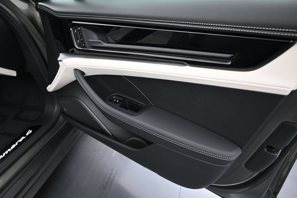 Certified 2026 Porsche Panamera 4 AWD/4WD image 33