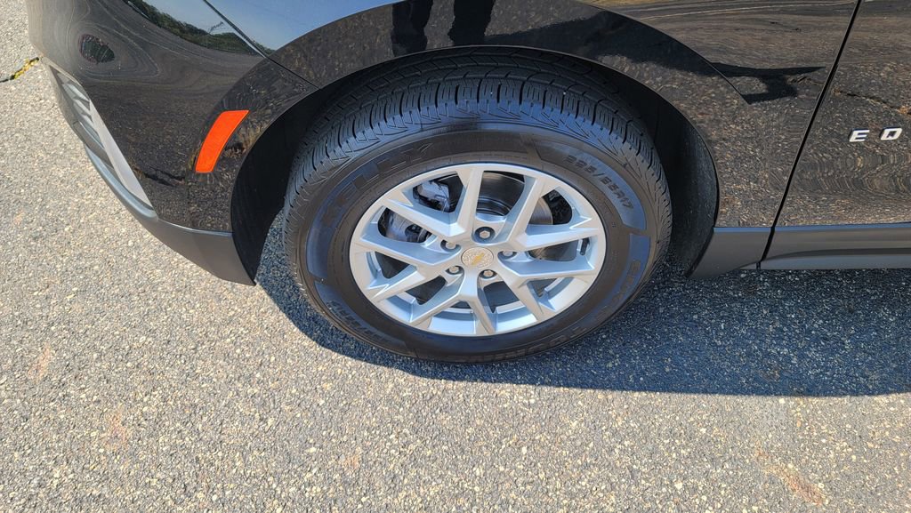 Used 2023 Chevrolet Equinox LT w/ Driver Convenience Package image 6