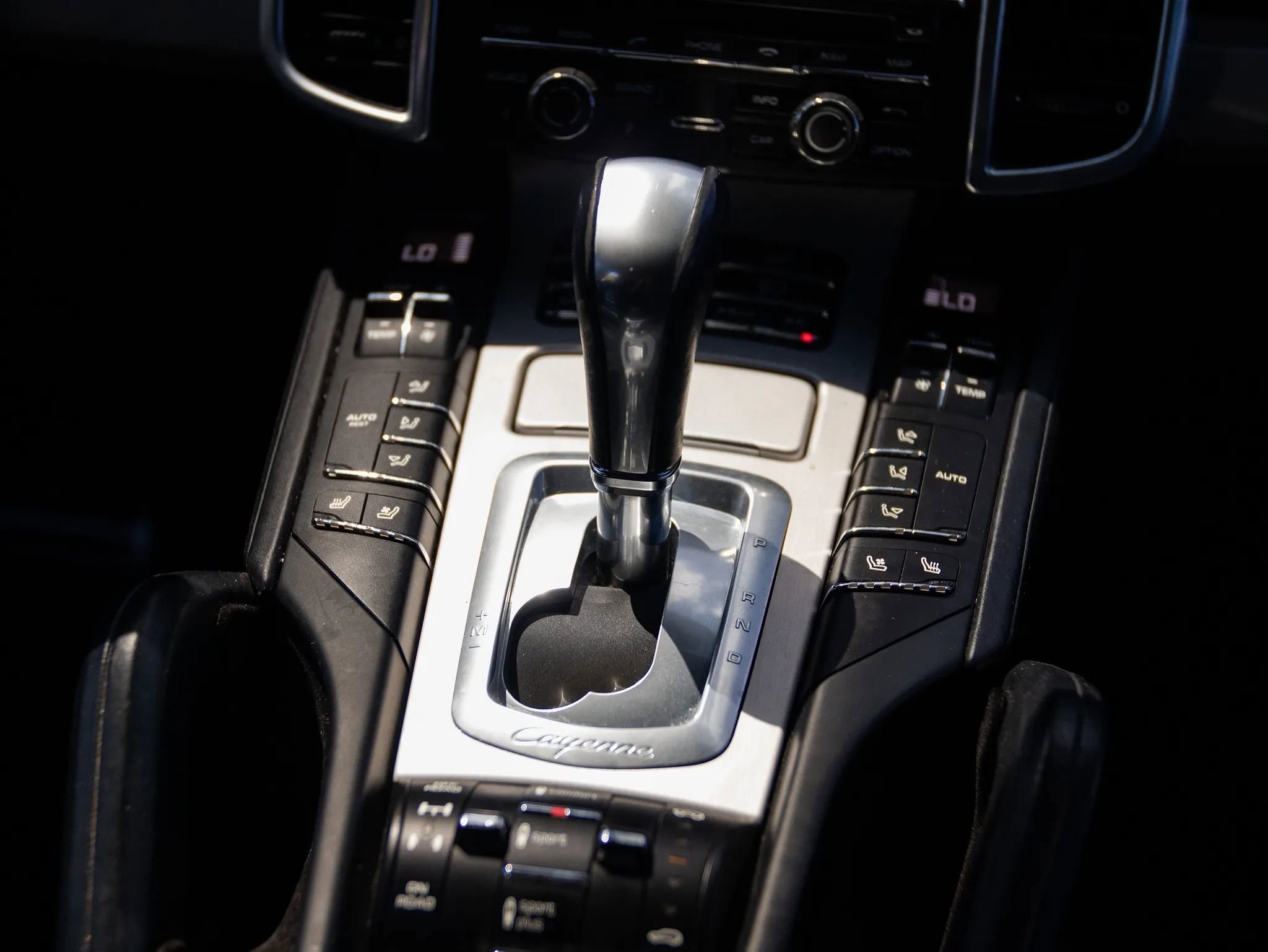 Used 2015 Porsche Cayenne Turbo AWD/4WD image 38
