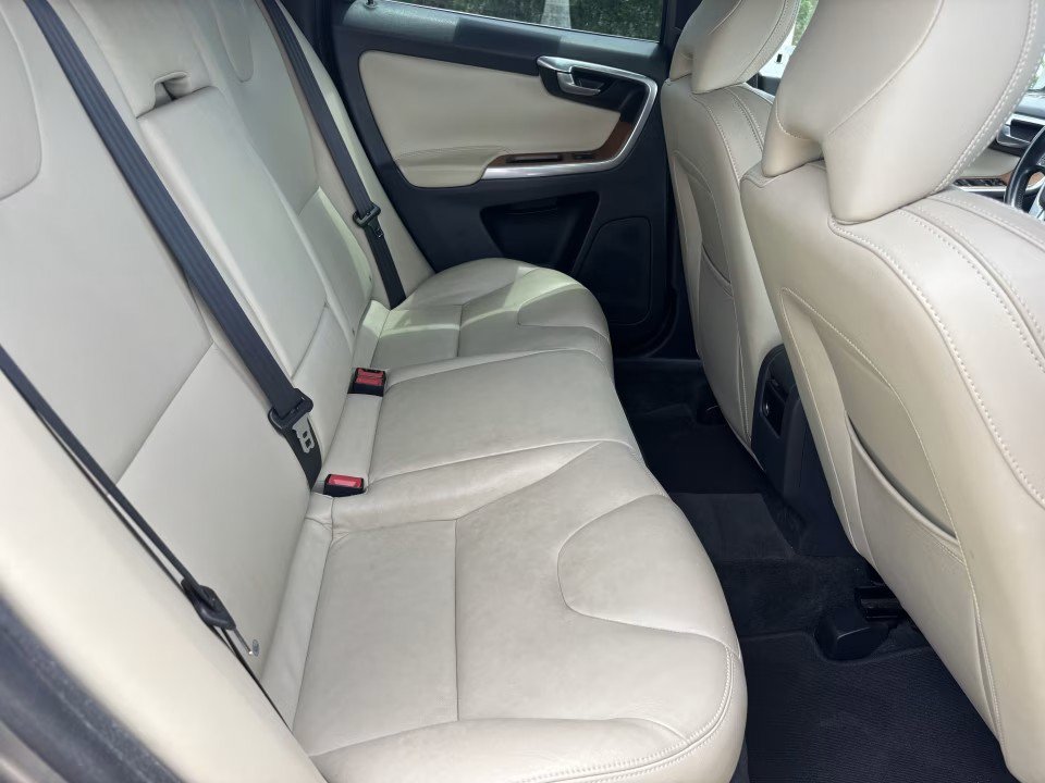 Used 2015 Volvo XC60 T5 Platinum FWD image 27